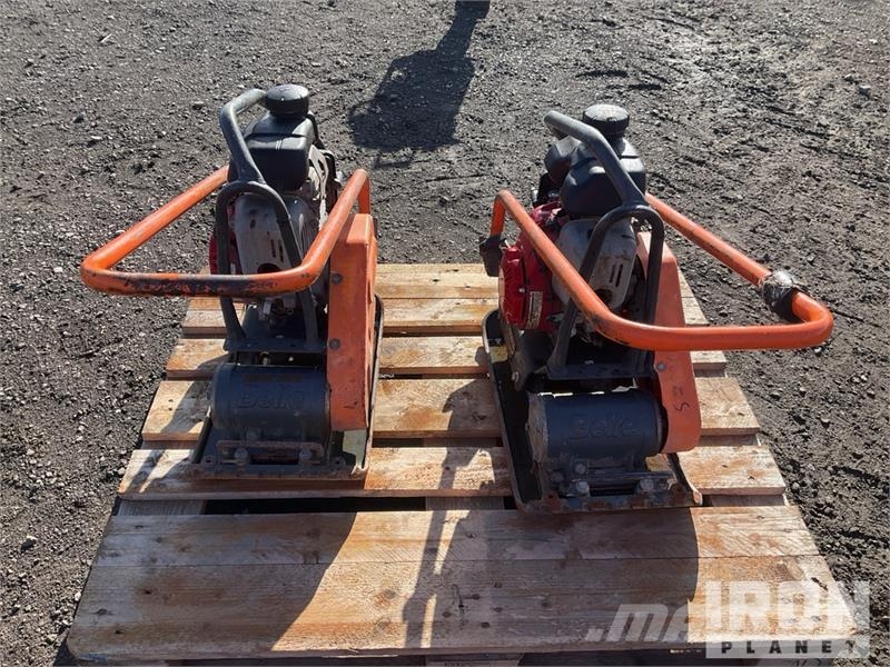 Belle of (2) Belle LC3251 Vibratory Plate Compactor Placas compactadoras