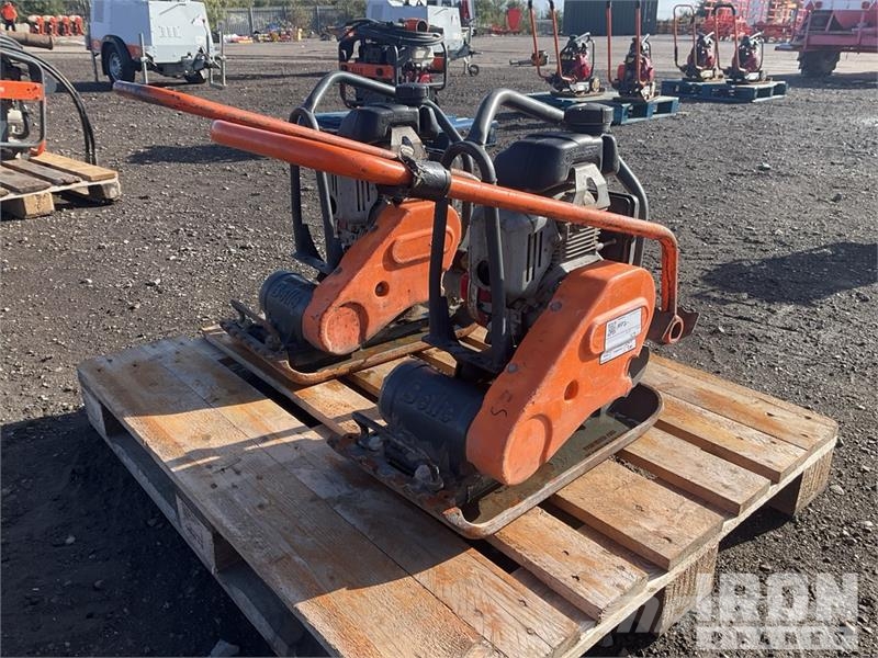 Belle of (2) Belle LC3251 Vibratory Plate Compactor Placas compactadoras