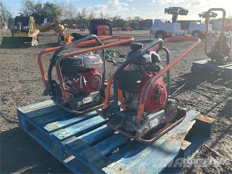 Belle of (2) Belle LC3251 Vibratory Plate Compactor Placas compactadoras