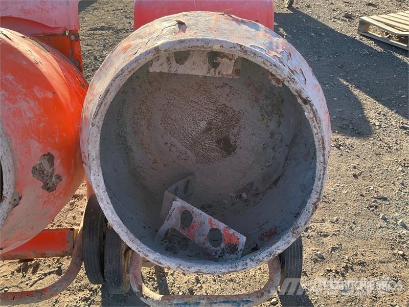 Belle of (2) Belle Portable Concrete Mixer Betong/sement blandere