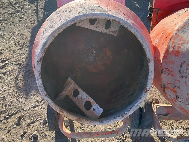 Belle of (2) Belle Portable Concrete Mixer Betong/sement blandere