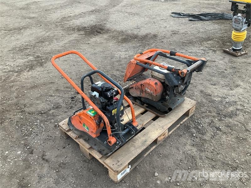Belle of (2) Belle Vibratory Plate Compactor Віброплити та вібротрамбовки