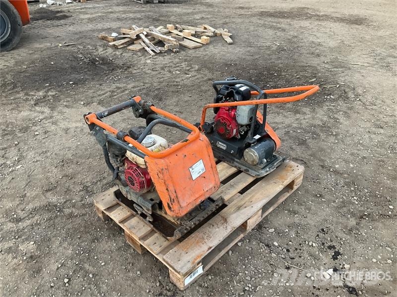 Belle of (2) Belle Vibratory Plate Compactor Віброплити та вібротрамбовки