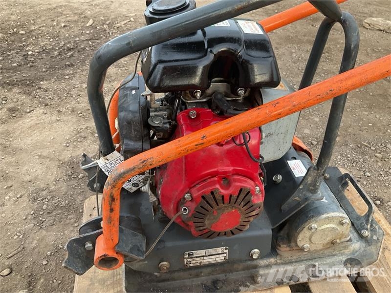 Belle of (2) Belle Vibratory Plate Compactor Віброплити та вібротрамбовки