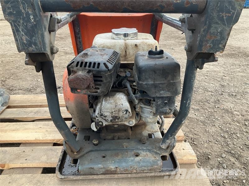 Belle of (2) Belle Vibratory Plate Compactor Віброплити та вібротрамбовки