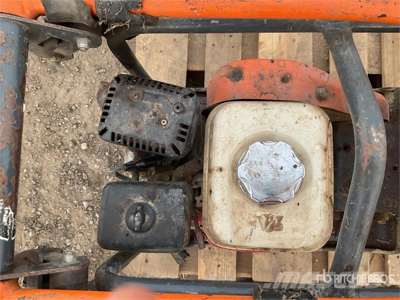 Belle of (2) Belle Vibratory Plate Compactor Віброплити та вібротрамбовки