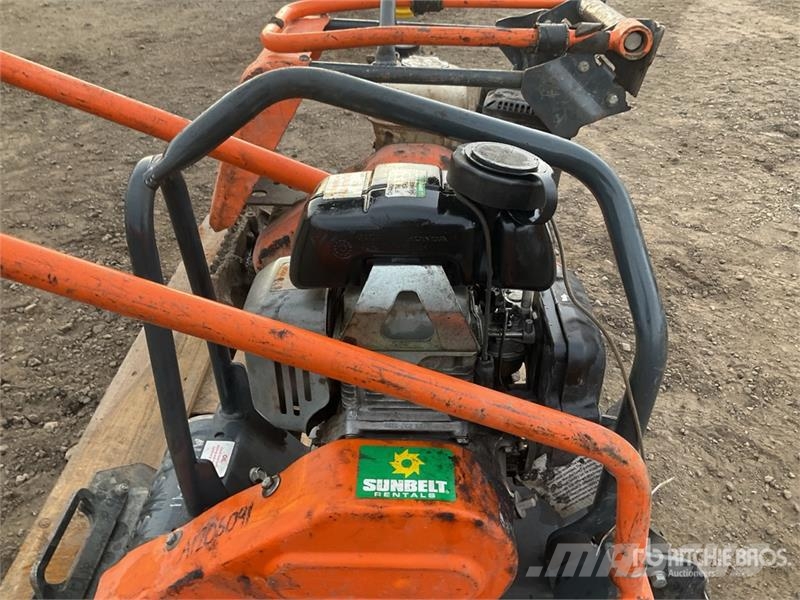 Belle of (2) Belle Vibratory Plate Compactor Віброплити та вібротрамбовки
