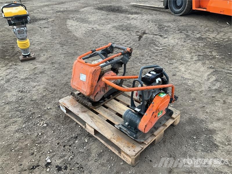 Belle of (2) Belle Vibratory Plate Compactor Віброплити та вібротрамбовки