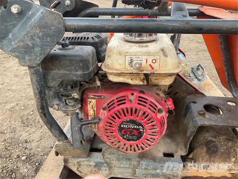Belle of (2) Belle Vibratory Plate Compactor Віброплити та вібротрамбовки