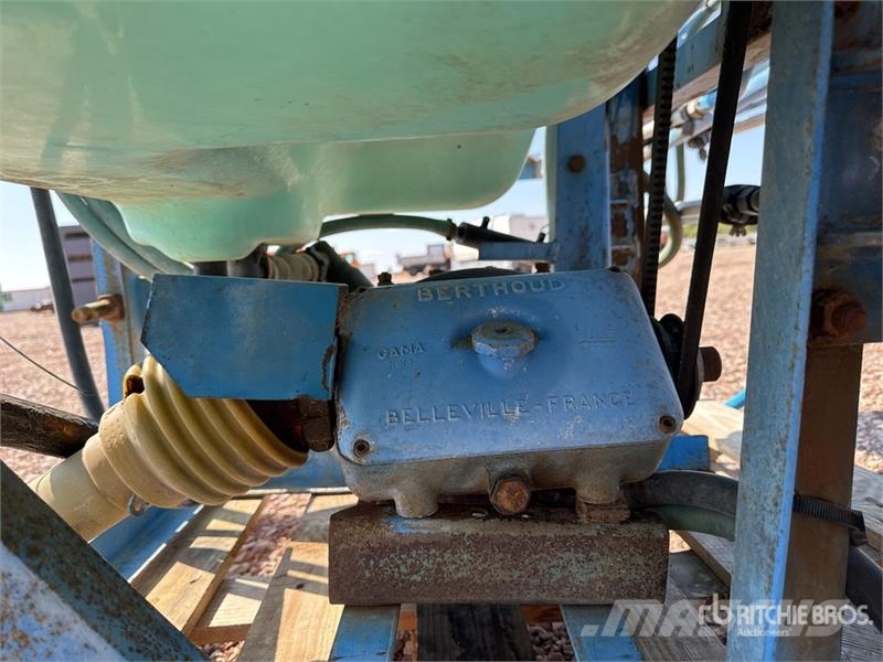 Berthoud 12 m Pulverisateur 3-Point Hitch Sprayer 견인형 분무기