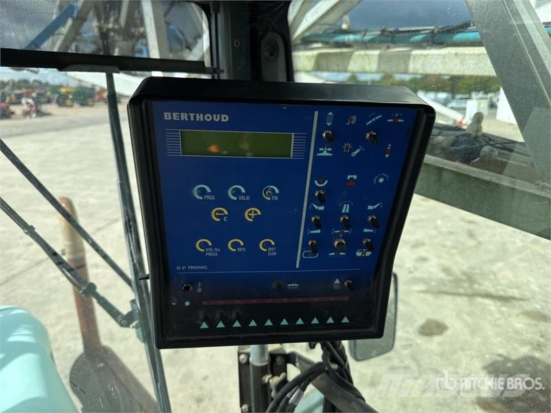Berthoud Raptor 4240 4x4 Pulverisateur Automoteur 38 m High 자주 동력 분무기