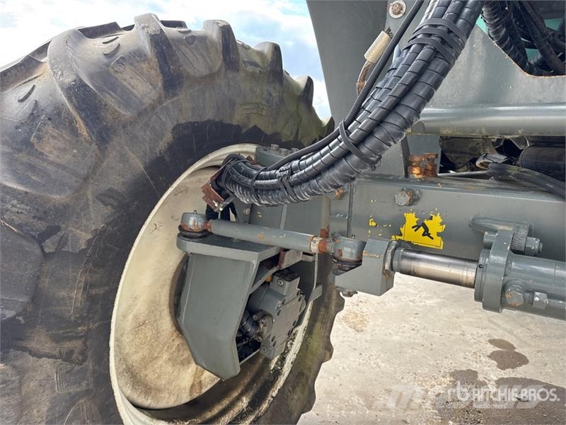 Berthoud Raptor 4240 4x4 Pulverisateur Automoteur 38 m High 자주 동력 분무기