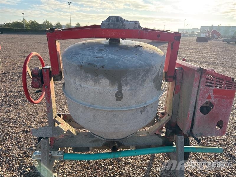 Betonniere Portable Concrete Mixer (Inoperable) Beton keverők