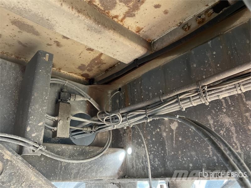 BFG Tri/A Semi-Remorque Benne 3 Essieux End Dump T Kallur-haagised
