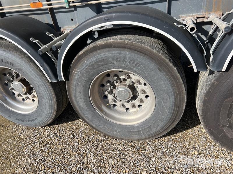 BFG Tri/A Semi-Remorque Benne 3 Essieux End Dump T Kallur-haagised