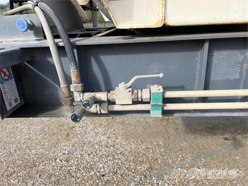 BFG Tri/A Semi-Remorque Benne 3 Essieux End Dump T Kallur-haagised