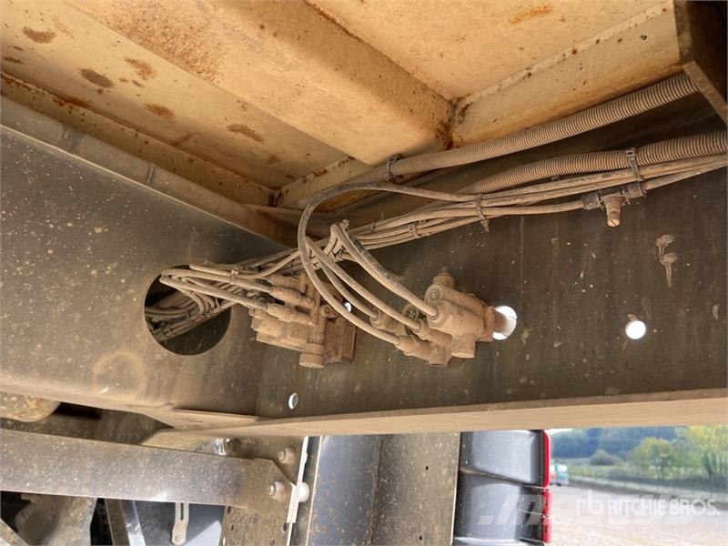 BFG Tri/A Semi-Remorque Benne 3 Essieux End Dump T Kallur-haagised