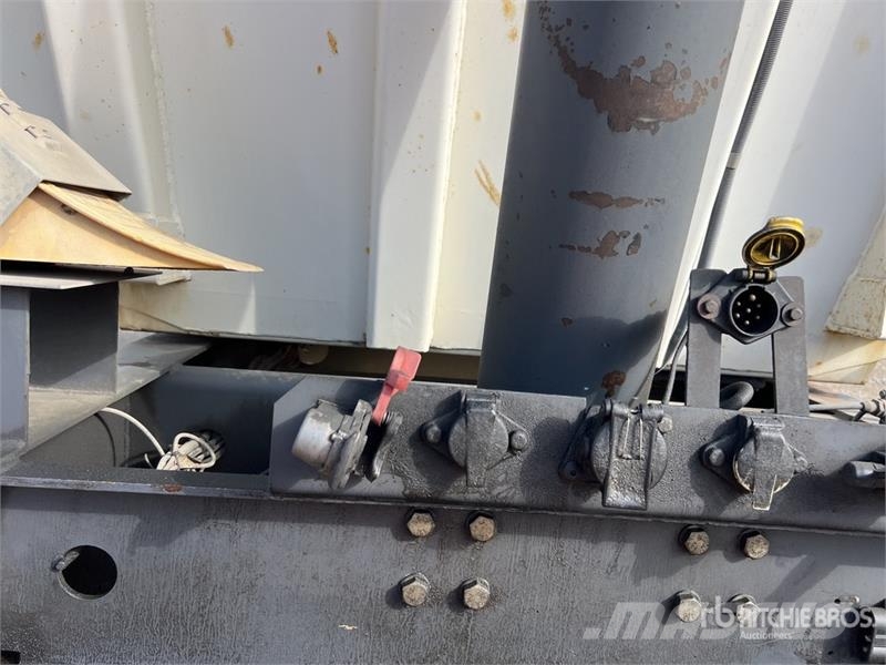 BFG Tri/A Semi-Remorque Benne 3 Essieux End Dump T Kallur-haagised