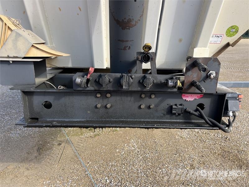 BFG Tri/A Semi-Remorque Benne 3 Essieux End Dump T Kallur-haagised