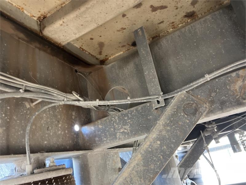 BFG Tri/A Semi-Remorque Benne 3 Essieux End Dump T Kallur-haagised