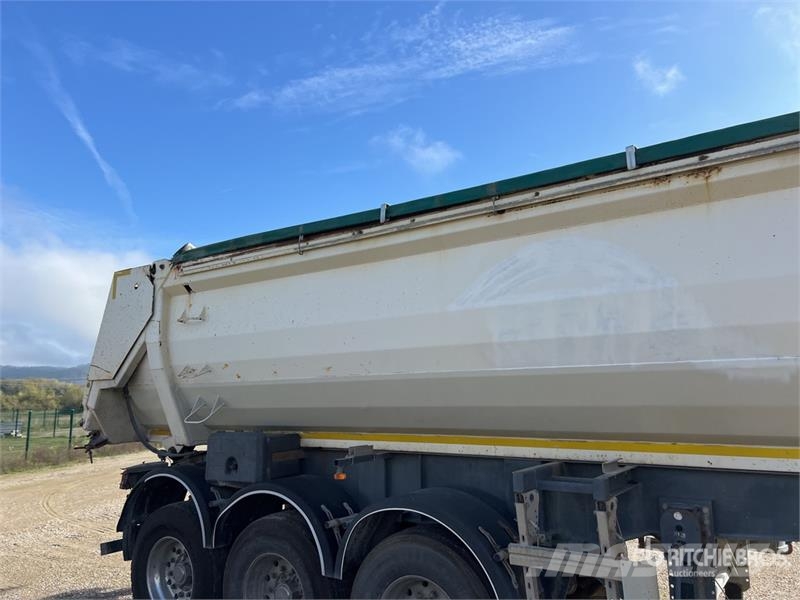 BFG Tri/A Semi-Remorque Benne 3 Essieux End Dump T Kallur-haagised