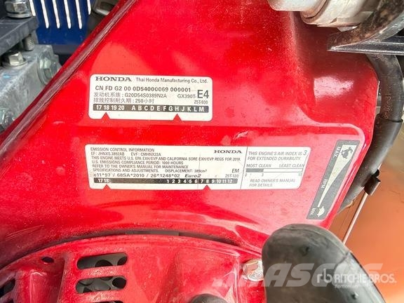  Blastrac BG-250P Rectifieuse Thermique Grinding Ma Sonstige Baumaschinen