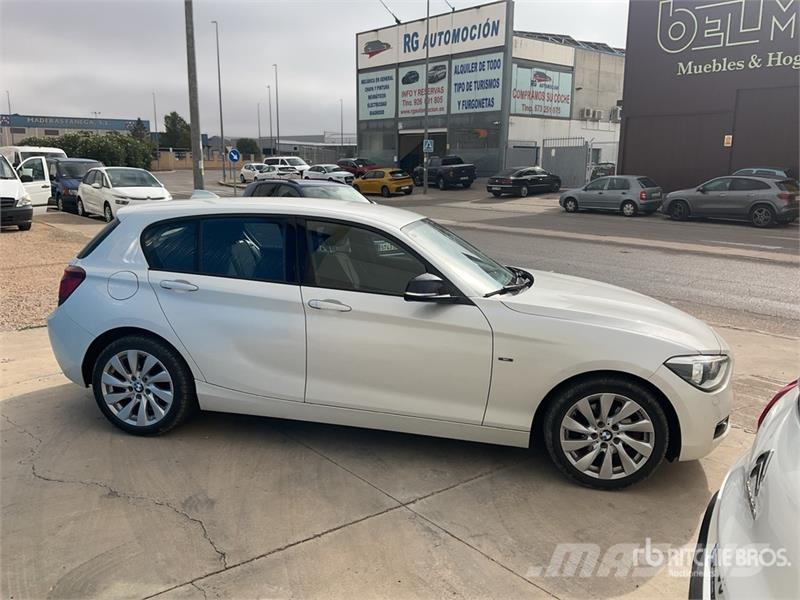 BMW 118i Automobile Автомобілі
