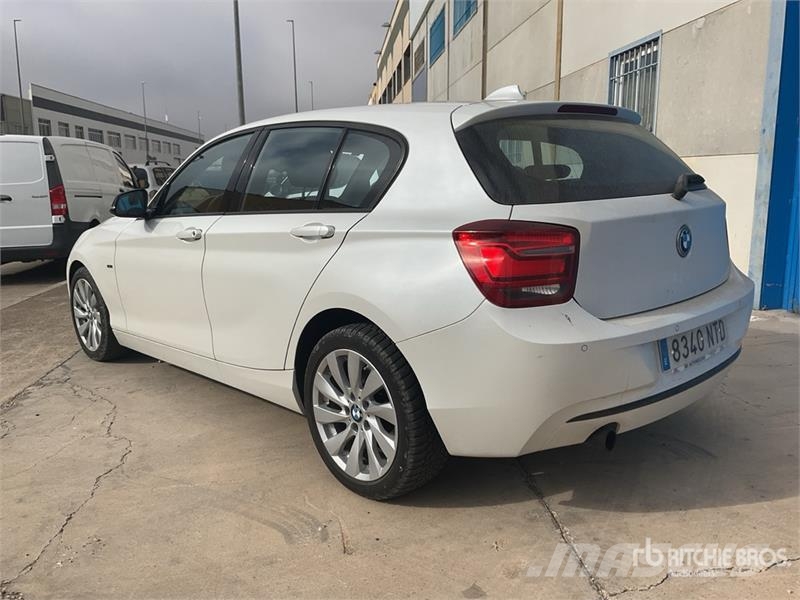 BMW 118i Automobile Автомобілі