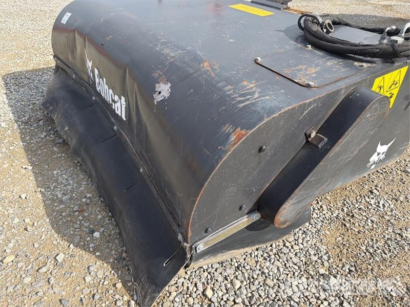 Bobcat 185 SWB Skid Steer Broom Cepillos