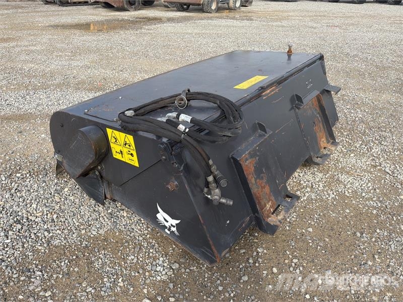 Bobcat 185 SWB Skid Steer Broom Cepillos
