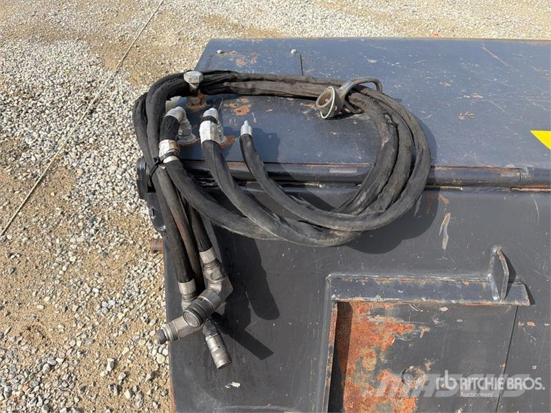 Bobcat 185 SWB Skid Steer Broom Cepillos