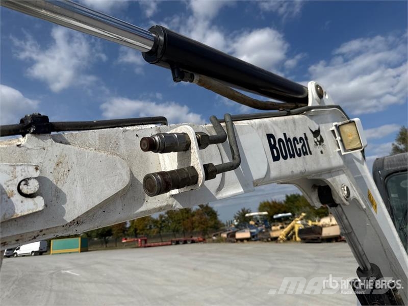 Bobcat 341G Mini kotrók < 7t