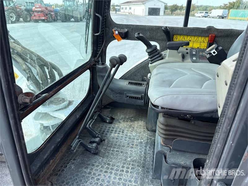 Bobcat 341G Mini kotrók < 7t