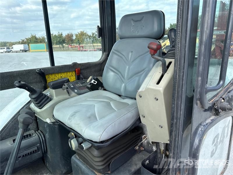 Bobcat 341G Mini kotrók < 7t