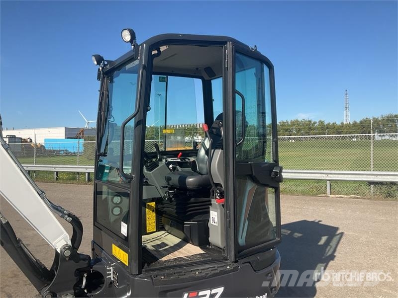 Bobcat E27 Mini Excavator Mini bagri <7t