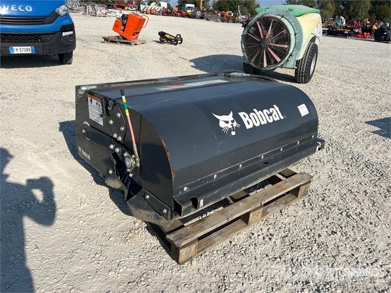 Bobcat M54 Skid Steer Broom Cepillos