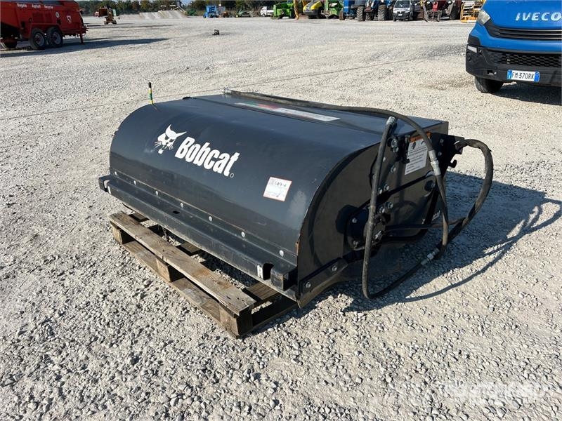 Bobcat M54 Skid Steer Broom Cepillos