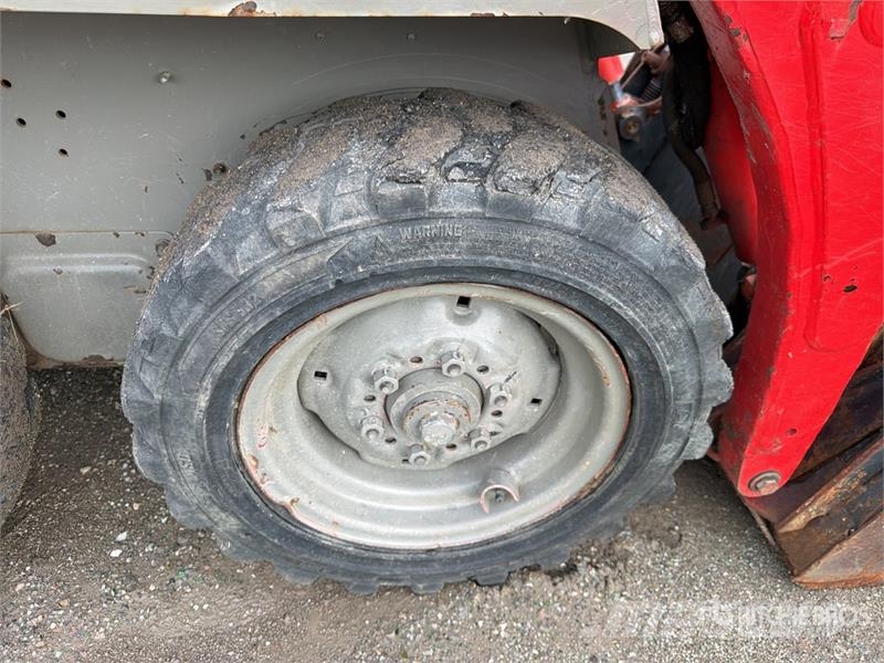 Bobcat S100 Мини-погрузчики
