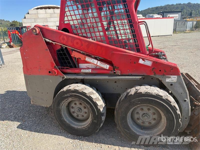 Bobcat S130 لوادر انزلاقية التوجيه