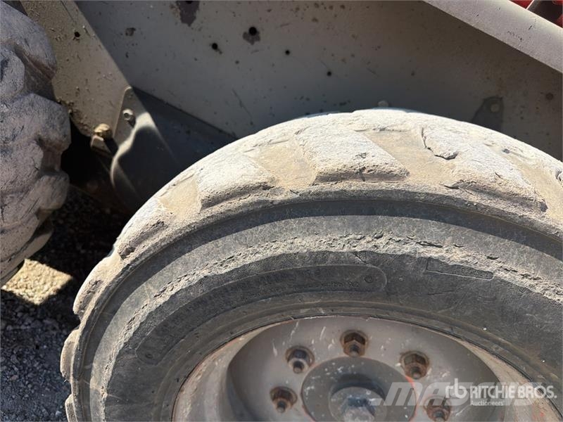 Bobcat S130 لوادر انزلاقية التوجيه
