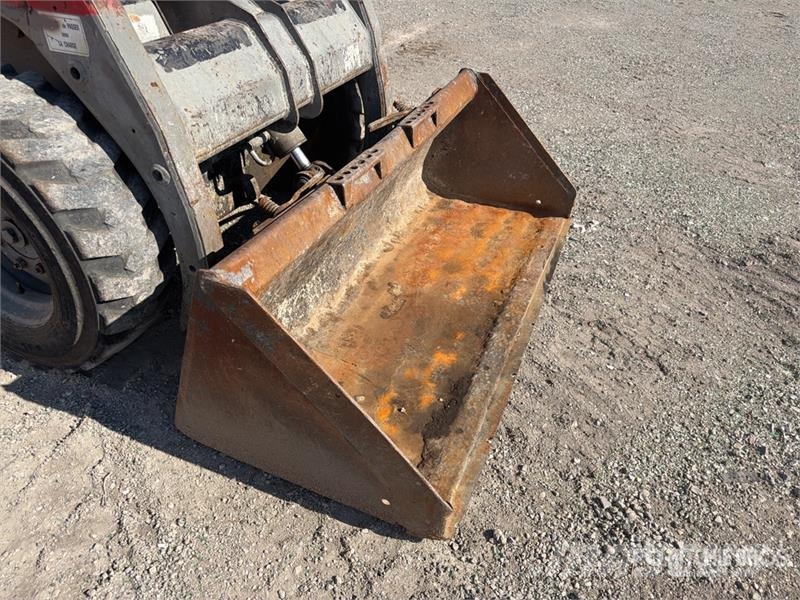 Bobcat S130 لوادر انزلاقية التوجيه