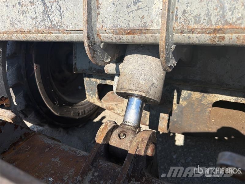 Bobcat S130 لوادر انزلاقية التوجيه
