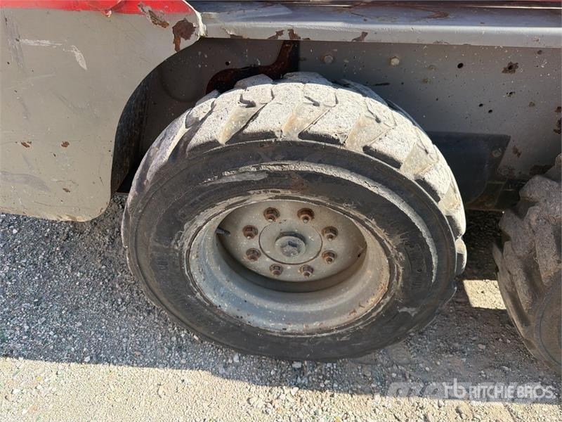 Bobcat S130 لوادر انزلاقية التوجيه