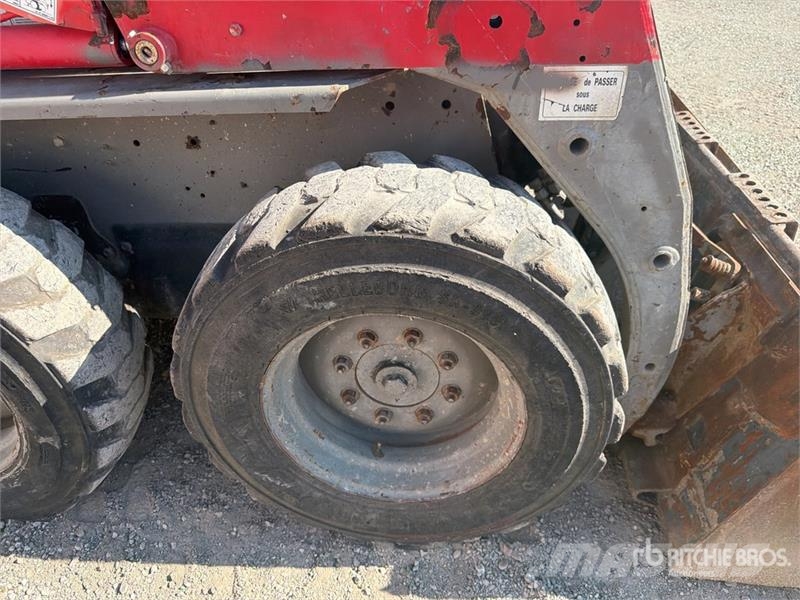 Bobcat S130 لوادر انزلاقية التوجيه