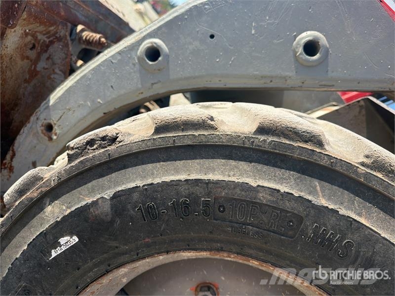 Bobcat S130 لوادر انزلاقية التوجيه
