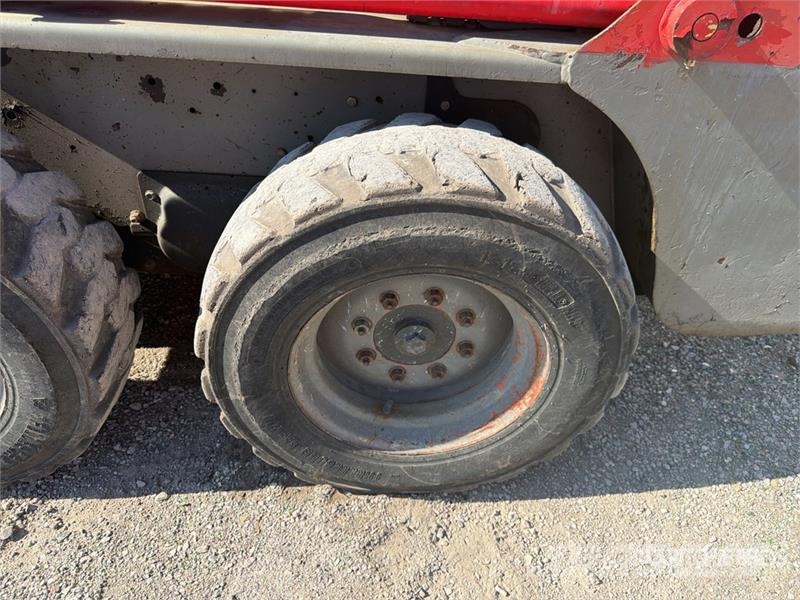 Bobcat S130 لوادر انزلاقية التوجيه