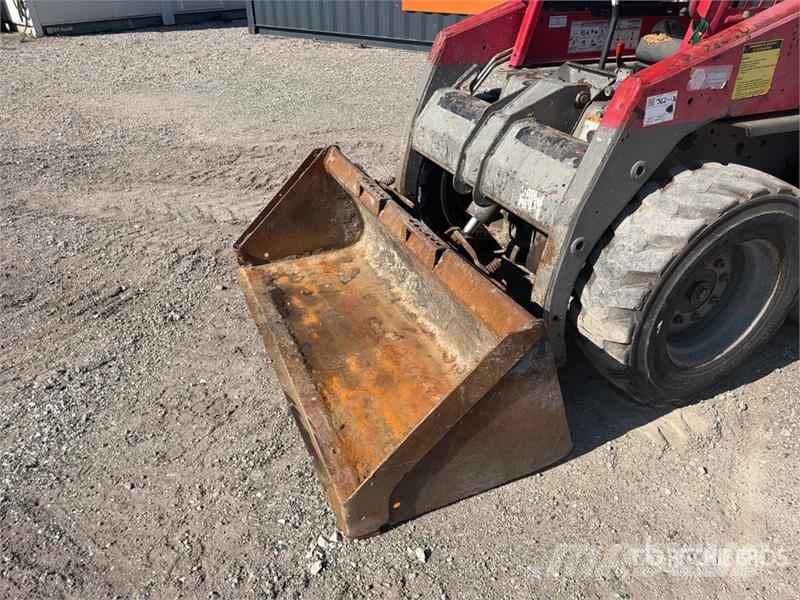 Bobcat S130 لوادر انزلاقية التوجيه