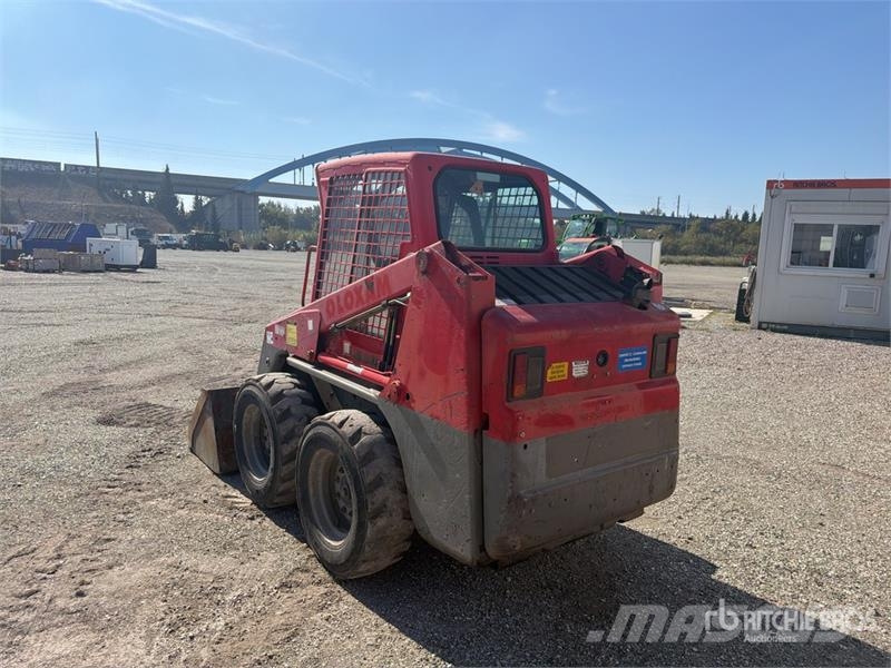 Bobcat S130 لوادر انزلاقية التوجيه