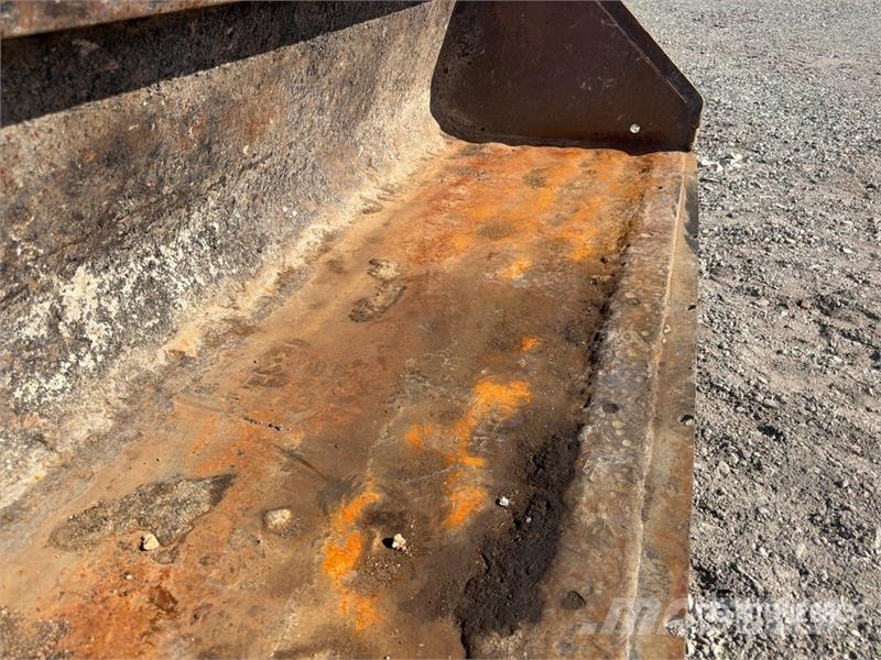 Bobcat S130 لوادر انزلاقية التوجيه