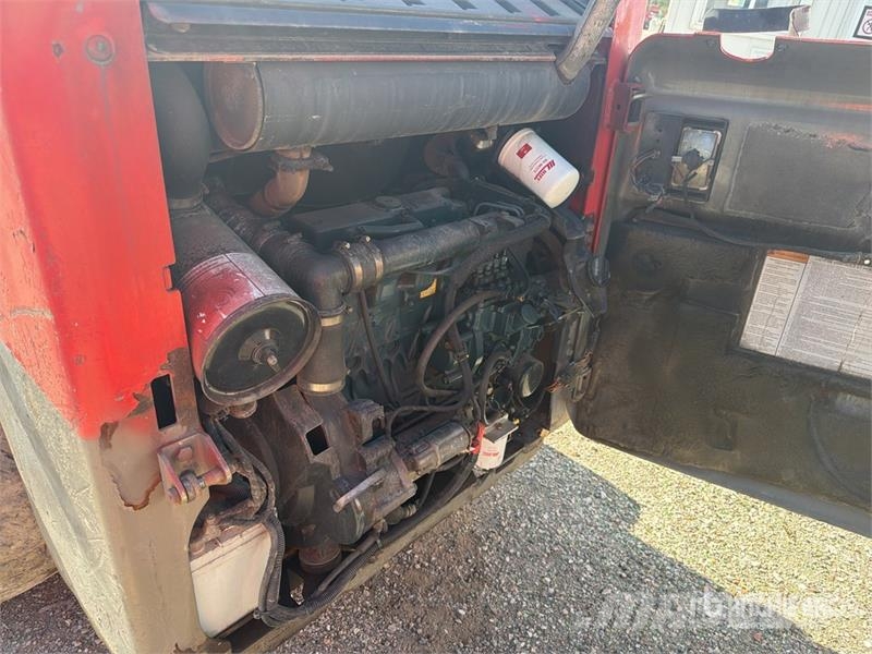 Bobcat S130 لوادر انزلاقية التوجيه